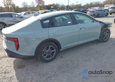 2025 Kia K4 Lxs из США, поврежденный, VIN 3KPFT4DE7SE032470